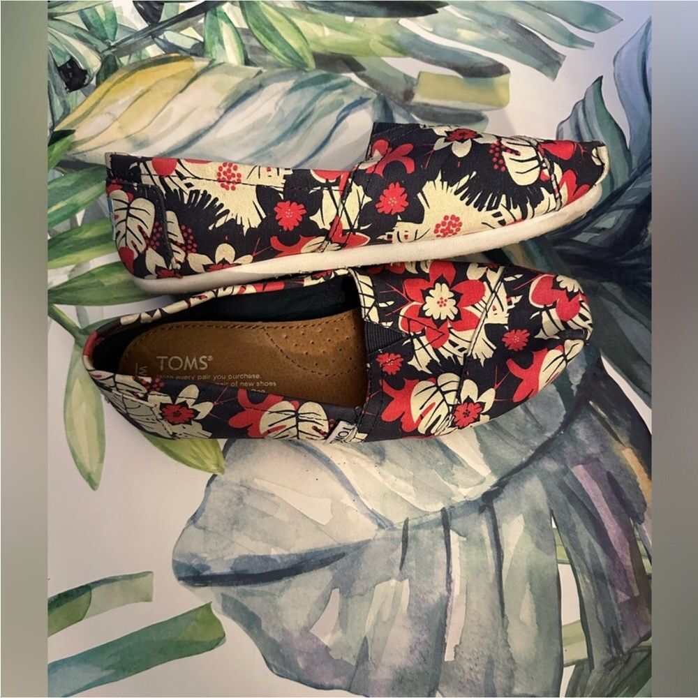 TOMS Classic Canvas Slip-Ons Tropical Floral Print Women’s 6.5 Comfy Resortwear - Picture 3 of 5